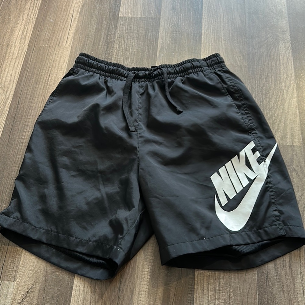 Nike short size S